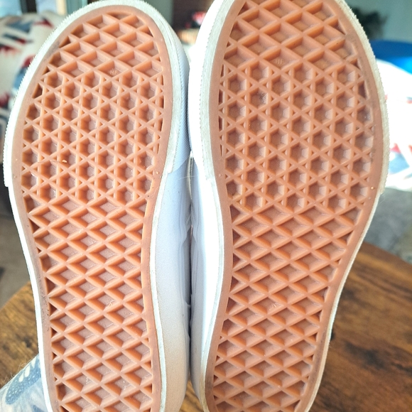 Vans - Picture 2 of 6